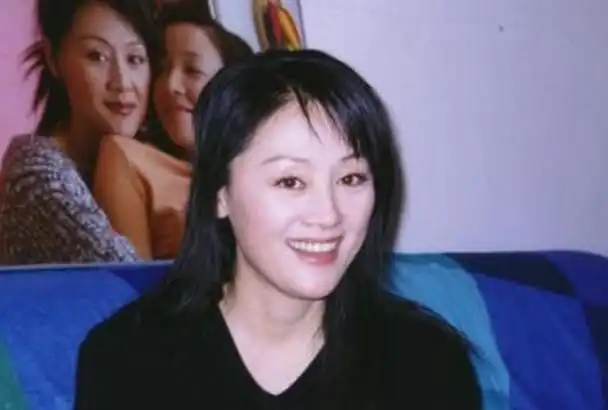  王姬不为人知的两面为儿整日流泪,女儿却沦为赚钱还债的工具