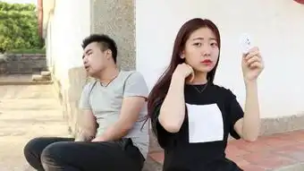  搞笑段子美女要洗脚,你还不识抬举,活该被踢