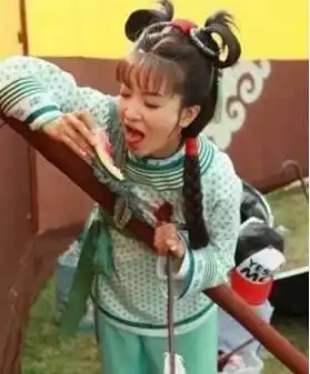 明星片场休息唐僧抽烟,娴妃打电话,赵丽颖累到睡着
明星片场休息唐僧抽烟,娴妃打电话,赵丽颖累到睡着