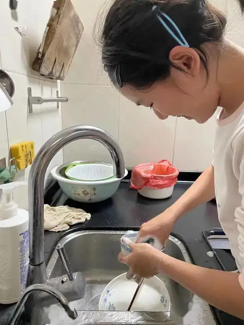  有趣广大附中云课堂不教刷题,教煮饭煲汤清洁收纳