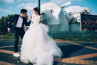  撒贝宁李白大婚不走寻常路,搞怪婚纱照走红