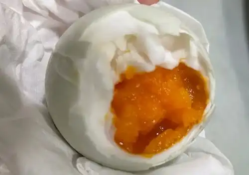  鸭蛋这样腌,保准个个流油起沙,方法简单易学,新手也能零失败