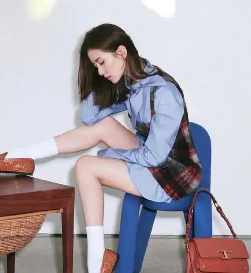 张小斐人气大涨,登上时尚杂志,不愧为宝藏女孩  张小斐人气大涨,登上时尚杂志,不愧为宝藏女孩