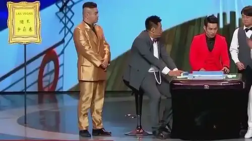  两人合伙与文松打麻将,又是对对碰又是连连看的,文松太搞笑了