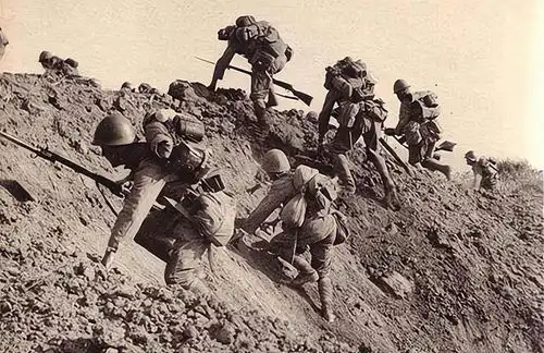  1944年少林寺僧举旗抗日,一和尚杀日寇后喃喃自语半天俺超度他
