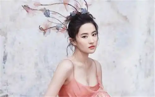  有一种基因叫刘亦菲,颜值已经是天仙,在家里却排不上号
