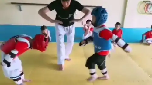 功夫的最高境界就是以德服人,看完眼前这一幕,觉得不用比赛了都给第一名吧  功夫的最高境界就是以德服人,看完眼前这一幕,觉得不用比赛了都给第一名吧