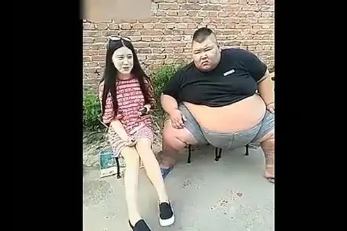  爆笑段子美女跟胖子互相伤害,一个说丑一个说胖,你俩还有完没