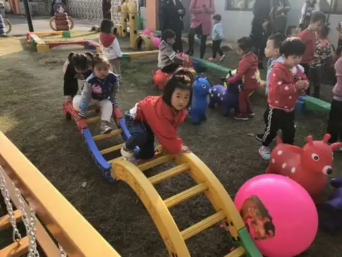  沐浴晨光,快乐成长记南苑幼儿园晨间活动
