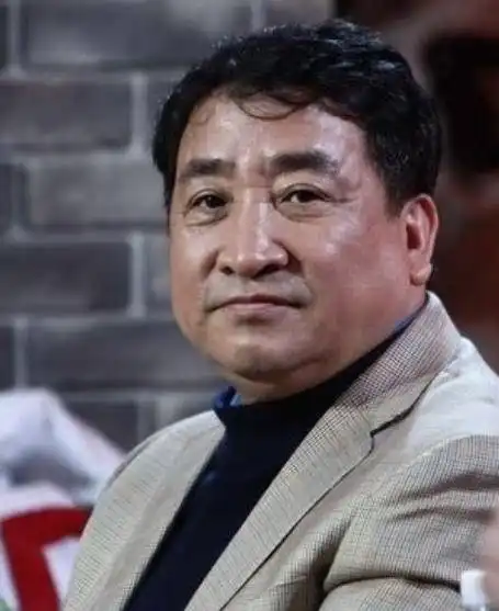  姜昆我不顾子反对,收养6岁的孤儿24年,如今继子是我的骄傲