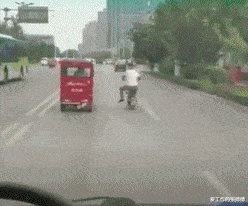  这大概是女生誓死保卫刘海的原因吧