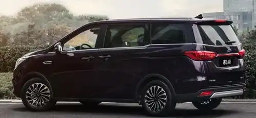  国产大空间mpv,轴距2820mm配7座,还带独立沙发座椅