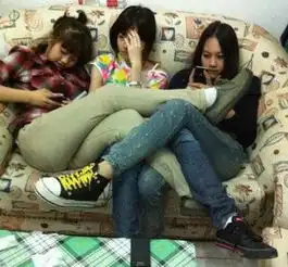  老板新招一名服务员,老板娘把每一个角落都安装摄像头