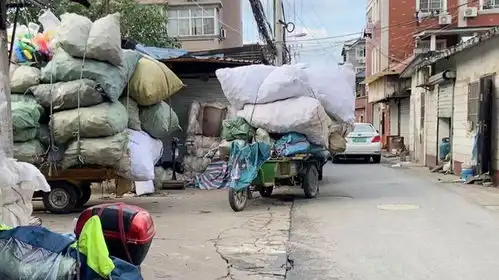  废品站老板打电话说收到一台古董电器我去看了一下直接收下