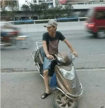 搞笑图片幽默段子笑话哥们,这个电视信号接收器看样子不错啊
