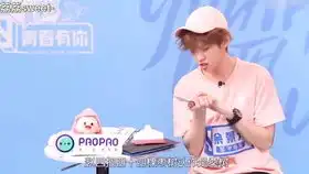  余景天tony小朋友脑袋瓜子里能有什么坏心思呢,他只是有些小点子呢吃蚂蚱的小表情不要太可爱啦啦啦啦