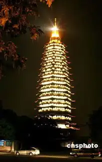  中国最高佛塔落成金顶玉身