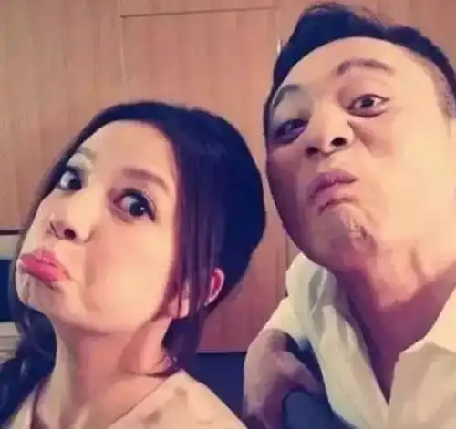  尹正发恶搞自拍,众明星纷纷不服上阵肉搏,要比丑谁怕谁
