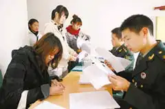  网友曝光女兵体检照片