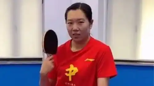  太搞笑了李晓霞假扮大姐打球,对手满脸庆幸欺负欺负她