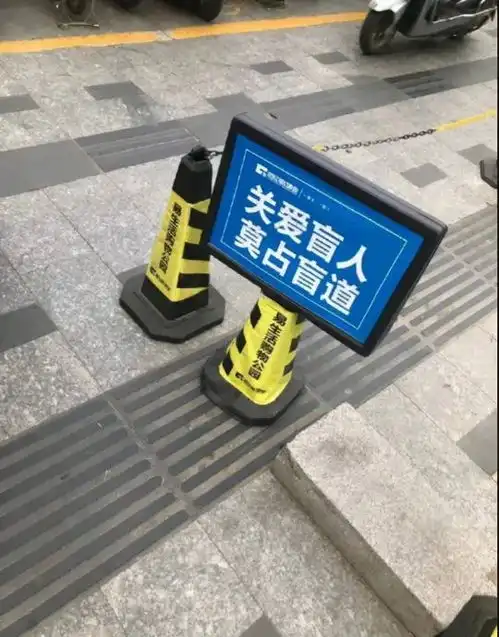  每日一笑盲人看了感动的流泪