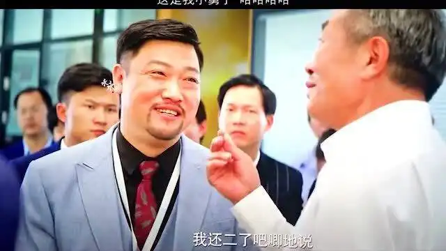  过年必看的搞笑电影,一个见证人一个证婚人,俩人都被没看出假婚礼
