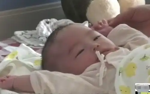  新生儿患小胖威利,被遗弃后又送回,妈妈能养到几岁算几岁