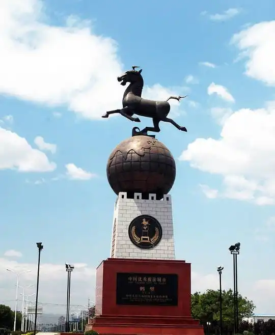 立马滚蛋图片搞笑三胞胎