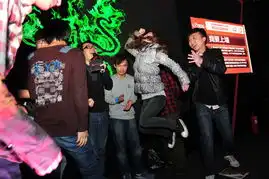  wcg2012展台试玩区dota2乐趣无处不在
