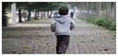 奶奶的头七夜孙女睡在奶奶床上醒来竟发现枕边有巨额存折  奶奶的头七夜孙女睡在奶奶床上醒来竟发现枕边有巨额存折