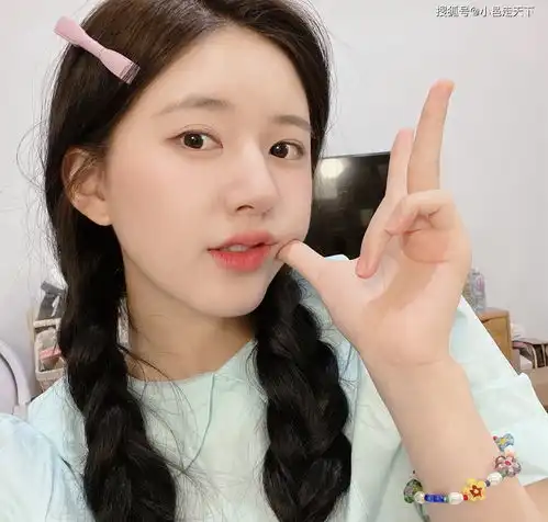  赵露思搞怪自拍合集