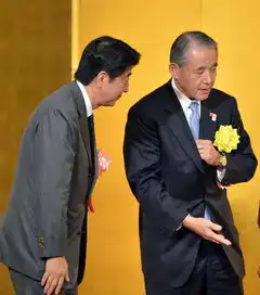 安倍晋三裤子