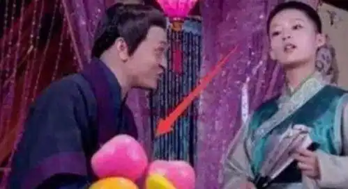  史上最尴尬穿帮,关晓彤太别扭了,明明是青春剧看起来有些污