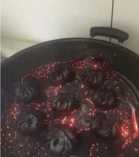 老婆说今天做包子,回家后看到这幕,包子是从地狱来的吗哈哈哈哈