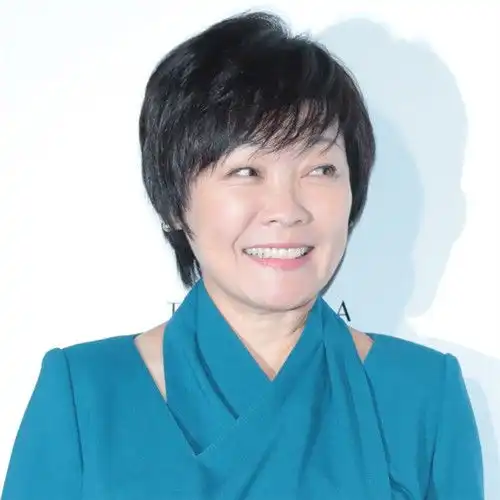  安倍晋三的老婆是豪门千金,追男星搞派对嗜酒如命,不生娃还受宠