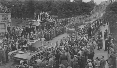 二战波兰是受害者当初瓜分捷克有他,跟纳粹德国搞联欢的也是他  二战波兰是受害者当初瓜分捷克有他,跟纳粹德国搞联欢的也是他