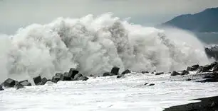  共伴效应鲇鱼台风摆尾宜兰一日雨量超五百毫米