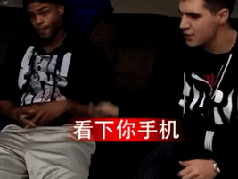  搞笑gif图哥们有意的吧,你这样小心会挨抽的