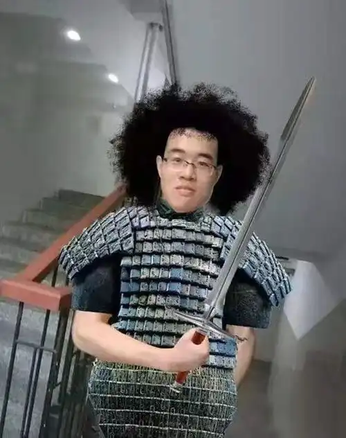  ps搞笑恶搞求大神p成封面模特
