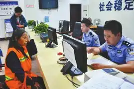  小孩当街大便孩子爸爸捡起屎砸环卫工人被拘