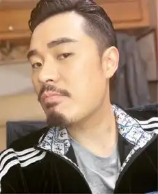  陈赫与妻子高调现身,女儿正面照曝光,网友一看嘴巴就知道像谁