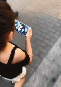  搞笑gif趣图妹子好可爱啊,自我化解尴尬