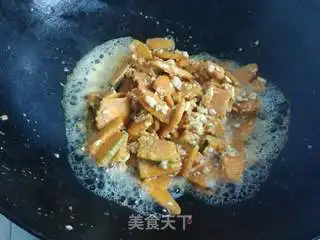  咸鸭蛋炒南瓜的做法咸鸭蛋炒南瓜怎么做烟雨心灵的菜谱