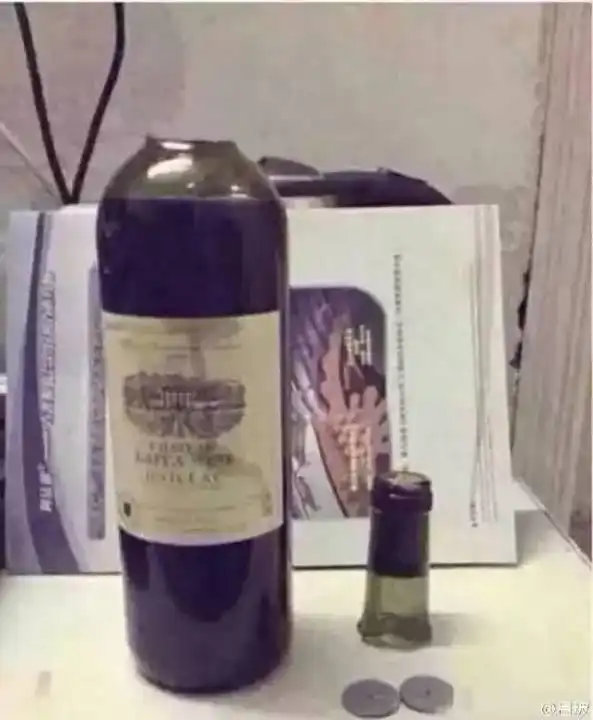  桌上放个钱包没不了,放支笔闪电消失有木有只有医生看懂的幽默