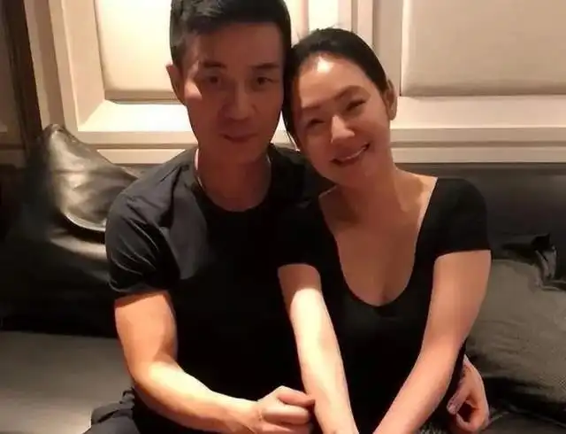  小s二女儿风波升级品牌背后资本被扒出,小s夫妇担任股东狂捞金
