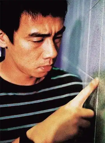  曾惹怒老板被逼吃苍蝇,落魄到卖弟弟的他,如今被称大哥无人敢惹