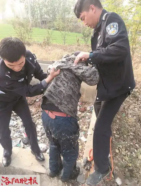 收废品图片搞笑老汉