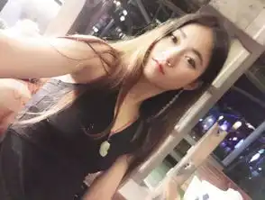 搞笑美女图片带字幽默长