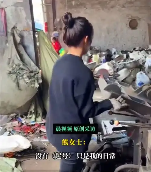 99年女孩白天是医生,晚上搞副业收废品收破烂儿比当医生挣得多  99年女孩白天是医生,晚上搞副业收废品收破烂儿比当医生挣得多