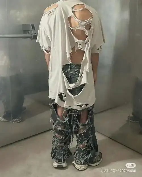  巴黎世家出9.4w姨妈裙,是我的审美跟不上时代了